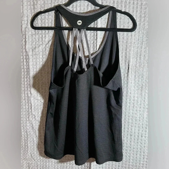 Avia Women’s size large athletic tank top - Picture 4 of 4